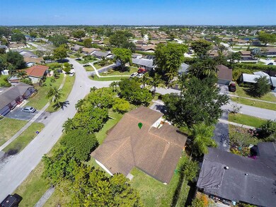 9570 Affirmed Ln, Boca Raton, FL 33496 - photo 3