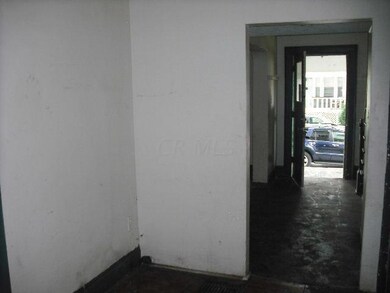 kitchen eating area