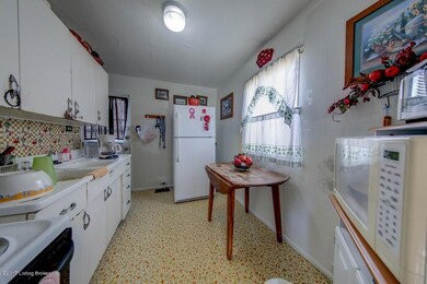 2133 E Market 4