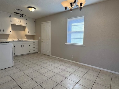 203 Maple St, Elgin, OK 73538 - photo 6