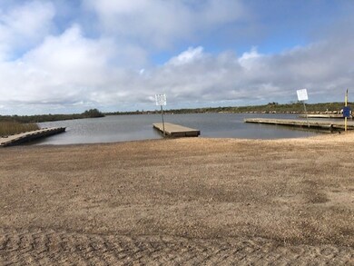This lot is with in eye sight of public boat ramps