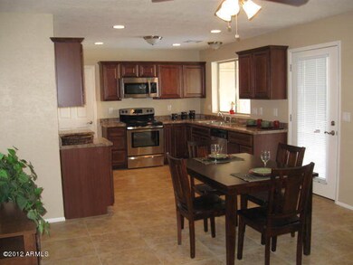 Kitchen & Dining Area