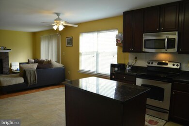 5711 Silk Tree Dr, Riverdale, MD 20737 - photo 6