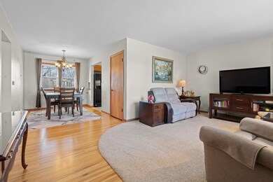 613 S Division St, Cedar Falls, IA 50613 - photo 2