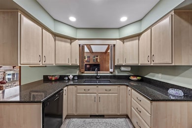 556 Mahaska Ct, Iowa City, IA 52246 - photo 5