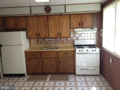 3241 Kessler Rd, Halethorpe, MD 21227 - photo 5