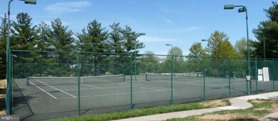 8817 Groffs Mill Dr unit 8817, Owings Mills, MD 21117 - photo 5