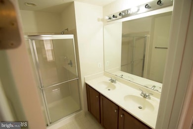 15620 John Diskin Cir, Woodbridge, VA 22191 - photo 4