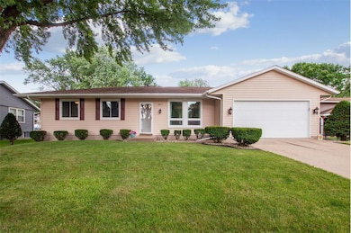 3817 Sue Ln NW, Cedar Rapids, IA 52405 - photo 2