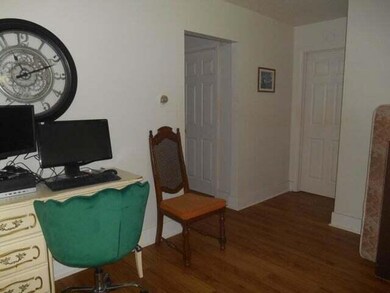 140 Entry Room