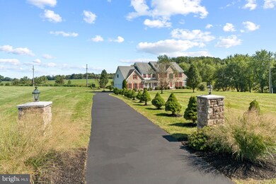 16658 Goldencrest Cir, Purcellville, VA 20132 - photo 2