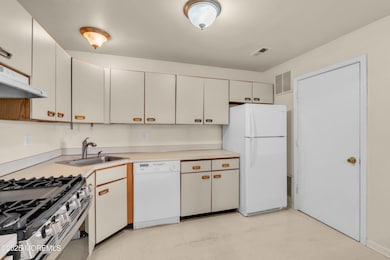 706 Zlotkin Cir unit 2, Freehold, NJ 07728 - photo 7