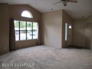 Living room GREAT WINDOWS