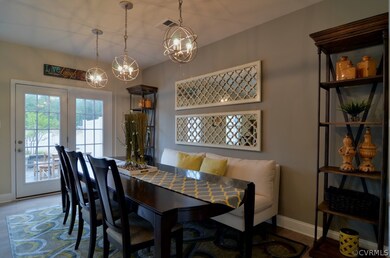KITCHEN/DINING