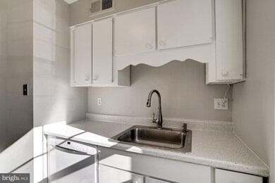 8544 Barrington Ct unit 931, Springfield, VA 22152 - photo 6