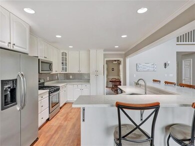 Kitchen has new granite counters, SS appliances (2