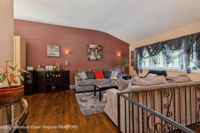 02_103NewburyRd_1_LivingRoom_HiRes