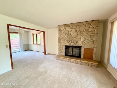 1010 Arnold Ave N, Thief River Falls, MN 56701 - photo 4