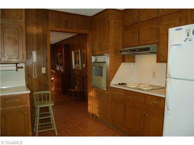 644 Eastwood Dr, Asheboro, NC 27205 - photo 5