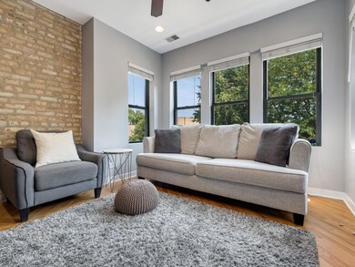 4826 N Hoyne Ave unit 4, Chicago, IL 60625 - photo 2