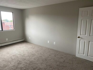 545 Calef Rd, Manchester, NH 03103 - photo 4