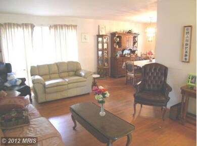 5024 Chanticleer Ave, Annandale, VA 22003 - photo 3