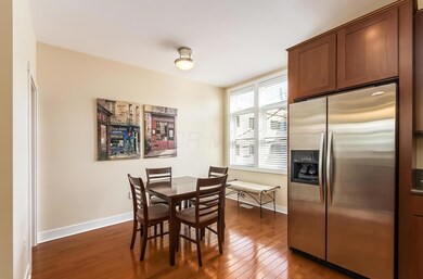 Kitchen Eat-in Area