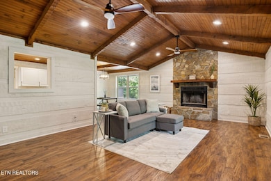 17-web-or-mls-142 Campbell Way - 017