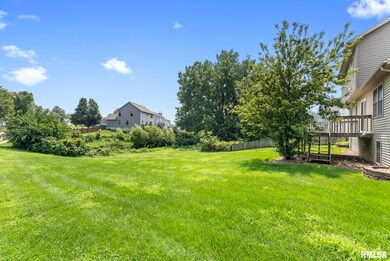 3101 Fieldcrest Dr, Davenport, IA 52806 - photo 3