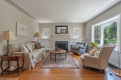 620 N Brainard St, Naperville, IL 60563 - photo 4