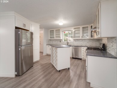 324 St John St, Sutherlin, OR 97479 - photo 7