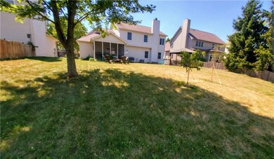 12037 Quarry Ct, Fishers, IN 46037 - photo 5