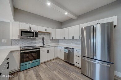 357 E Thomas, a209-6