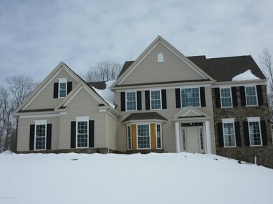 1055 Manor Dr, Mountain Top, PA 18707 - photo 4