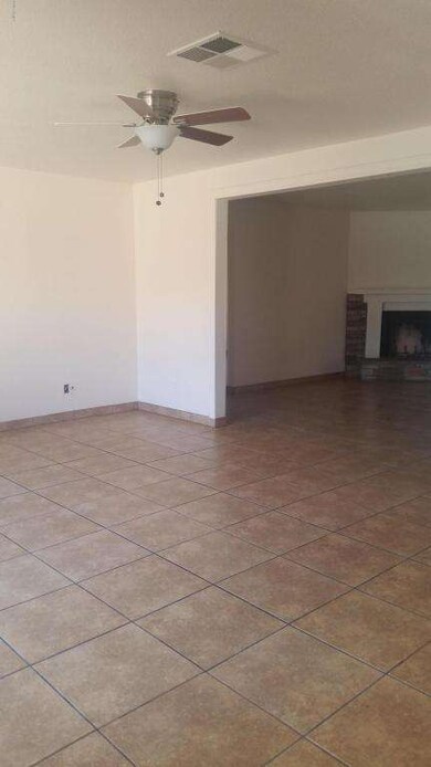 7974 W Westview Dr unit 6, Phoenix, AZ 85033 - photo 2