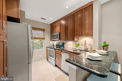 1403 E Abingdon Dr unit 6, Alexandria, VA 22314 - photo 3