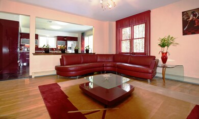 (7) Family Room