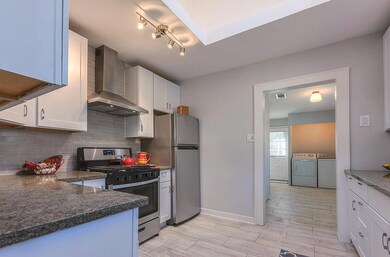 1002 W Temple St, Houston, TX 77009 - photo 3
