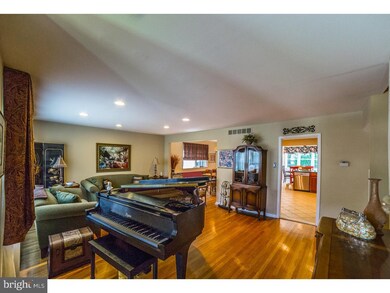 1214 Glenburnie Ln, Dresher, PA 19025 - photo 3