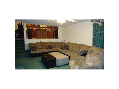 Large Family Room w/woodburning fireplace w/insert