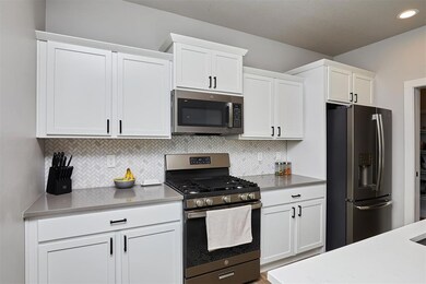 16200 Springbrook Trail, Urbandale, IA 50323 - photo 7