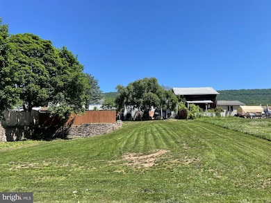 127 and 129 E Market St, Williamstown, PA 17098 - photo 2