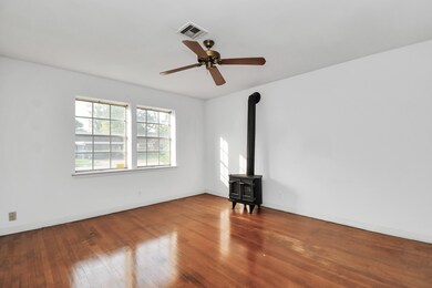 10331 Southport Dr, Houston, TX 77089 - photo 5