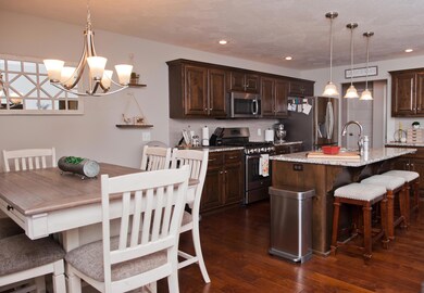 Eating Area & Kitchen