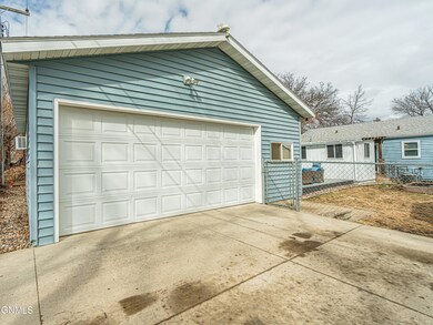 1724 4th Street, Bismarck, ND 58501