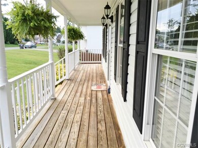 Full Country front porch great for those rocking c