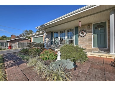 807 Ridgefield Dr, Johnson City, TN 37601 - photo 3