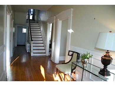 Entry/Foyer.