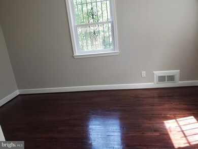 1601 Woodhill Ct, Hyattsville, MD 20785 - photo 6