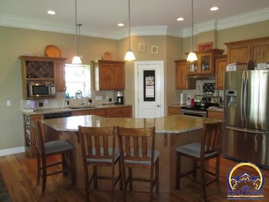 2728 SW Bluestem Dr, Topeka, KS 66614 - photo 5